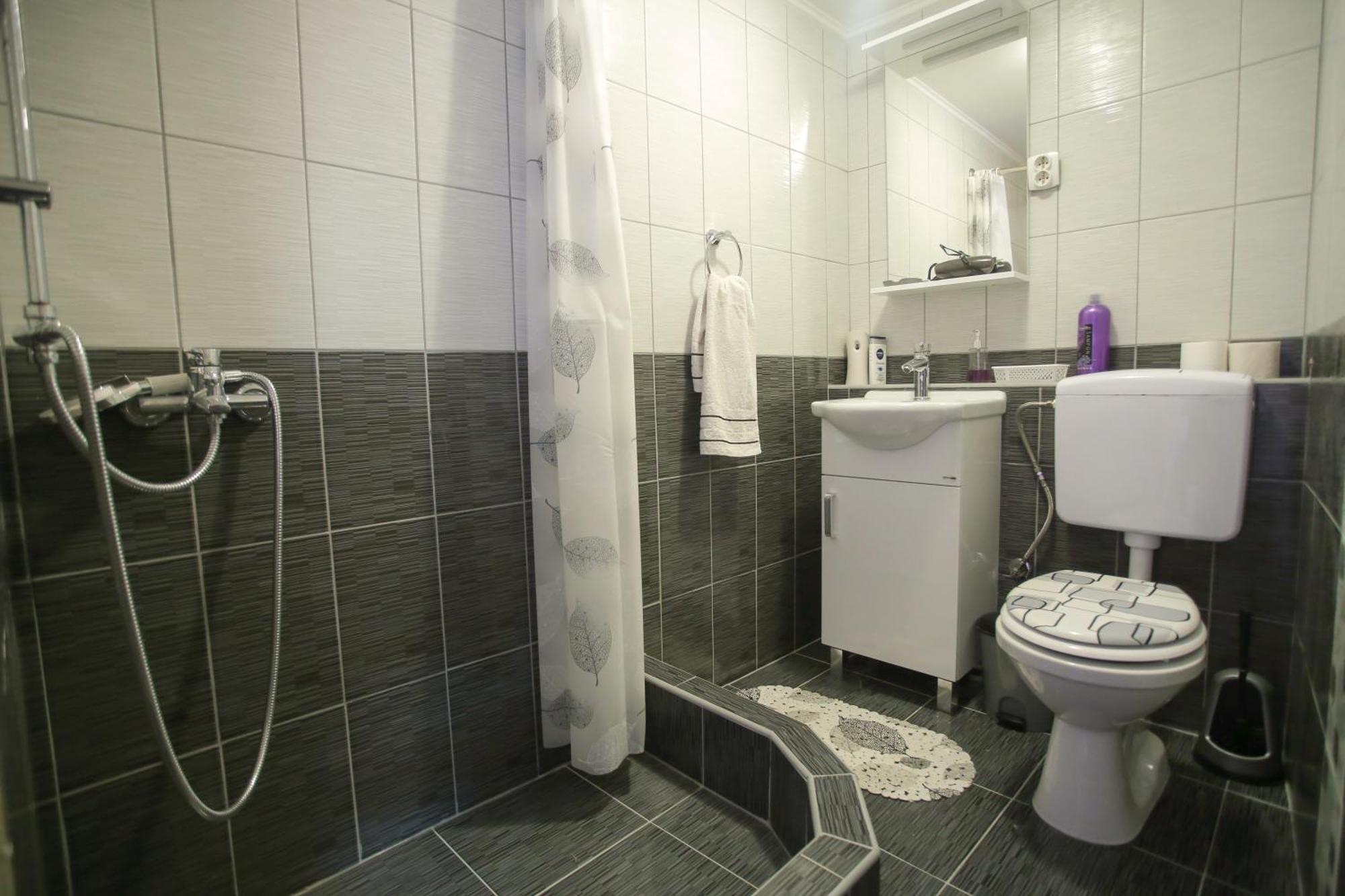Guesthouse Adi โมสตาร์ ภายนอก รูปภาพ