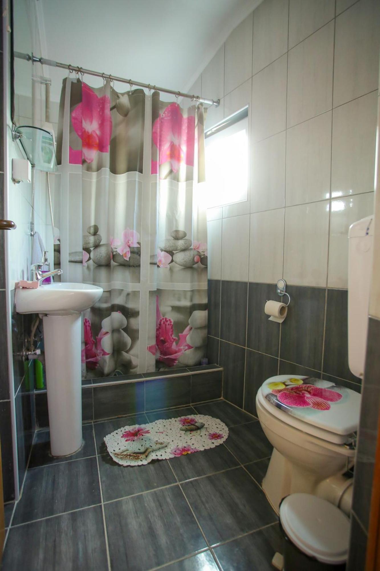 Guesthouse Adi โมสตาร์ ภายนอก รูปภาพ