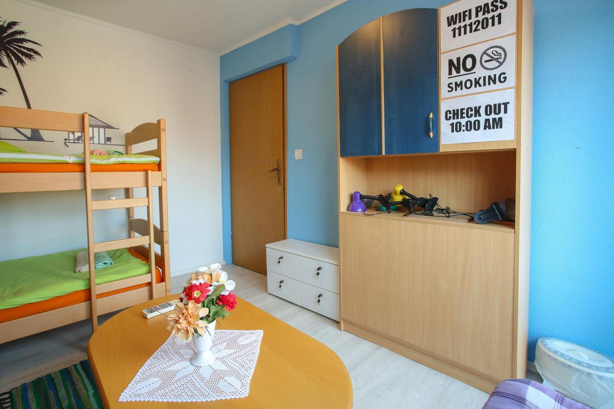 Guesthouse Adi โมสตาร์ ภายนอก รูปภาพ