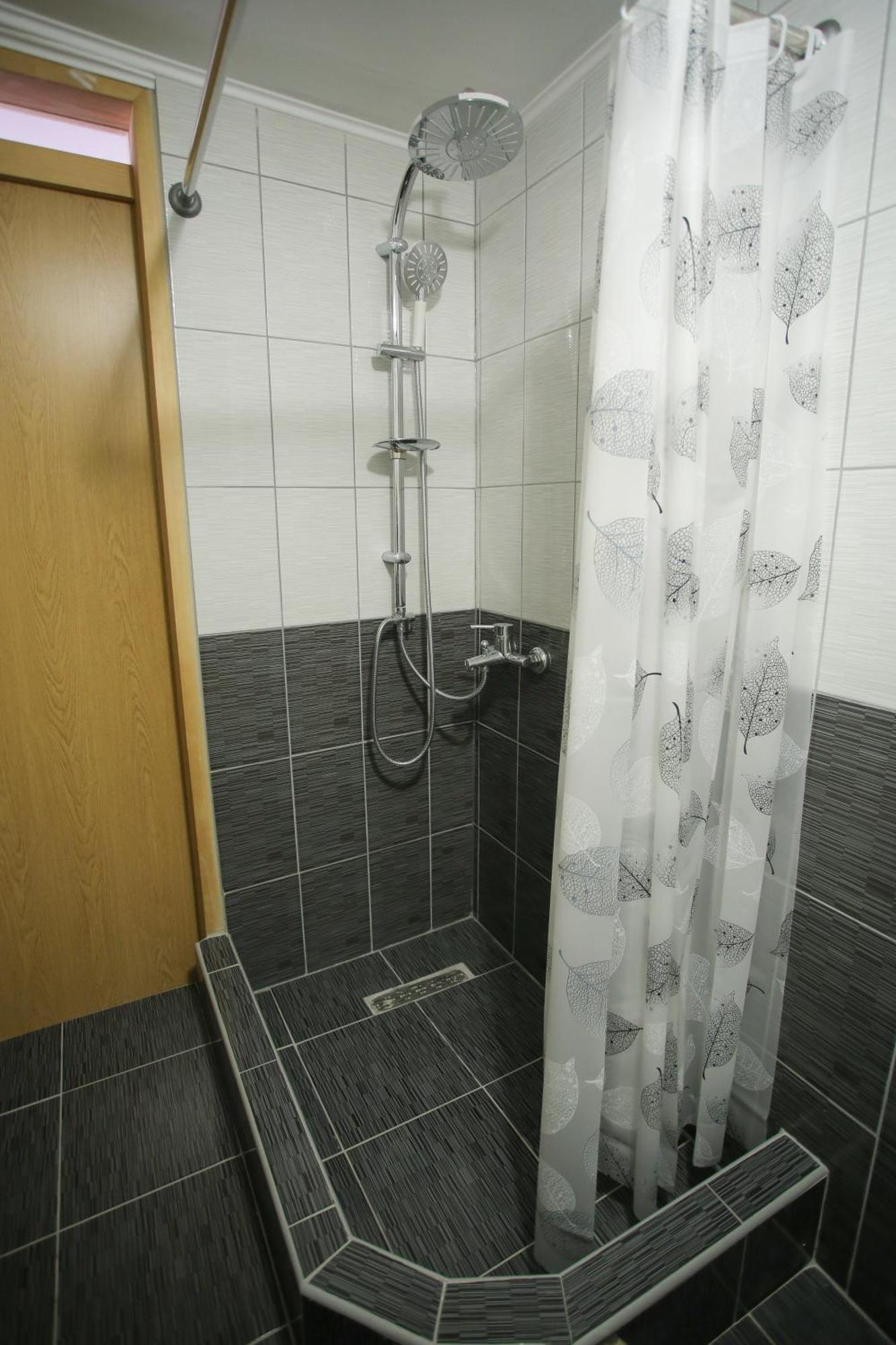 Guesthouse Adi โมสตาร์ ภายนอก รูปภาพ