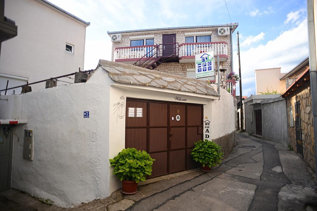 Guesthouse Adi โมสตาร์ ภายนอก รูปภาพ