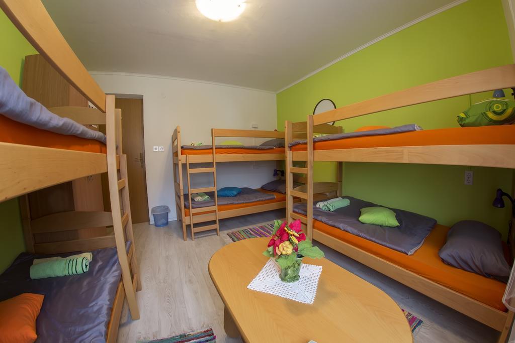 Guesthouse Adi โมสตาร์ ภายนอก รูปภาพ