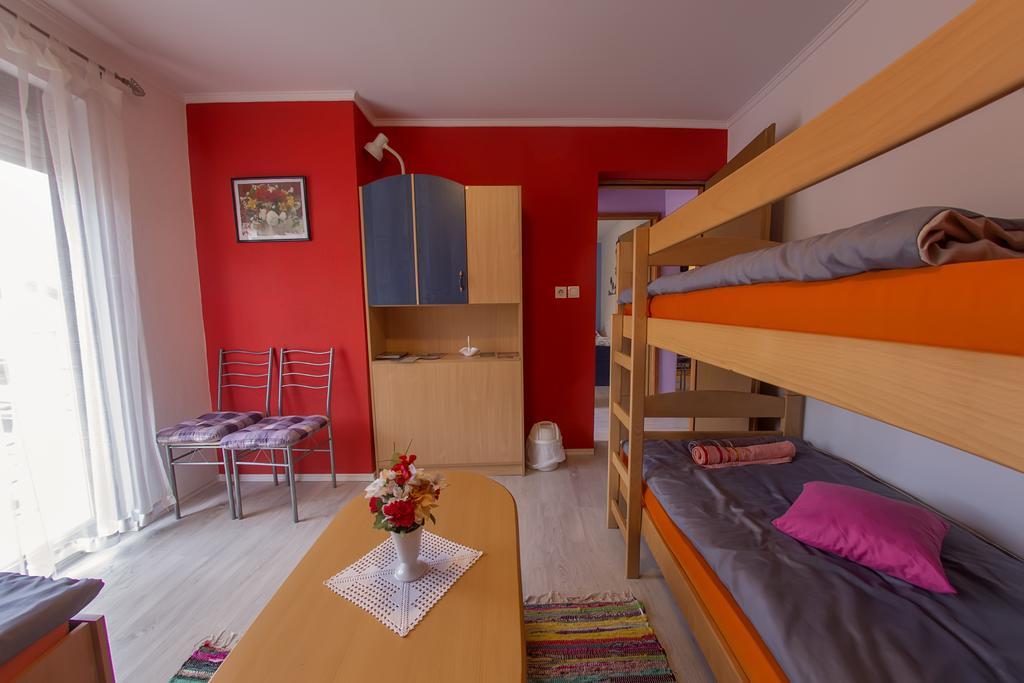 Guesthouse Adi โมสตาร์ ภายนอก รูปภาพ