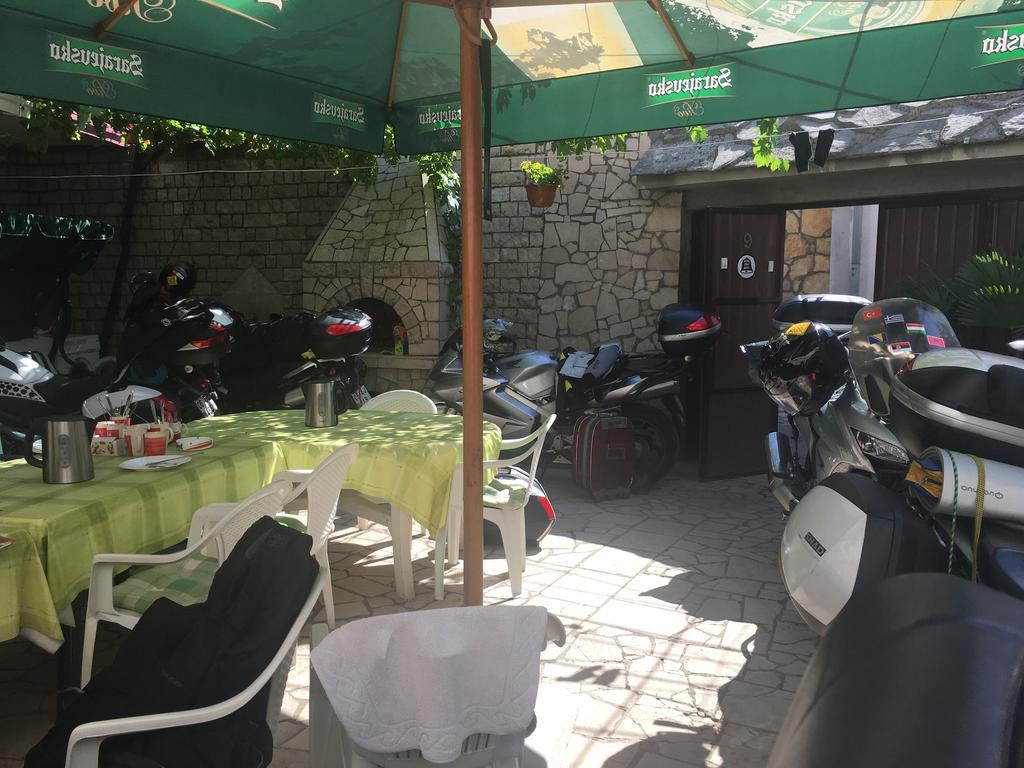 Guesthouse Adi โมสตาร์ ภายนอก รูปภาพ