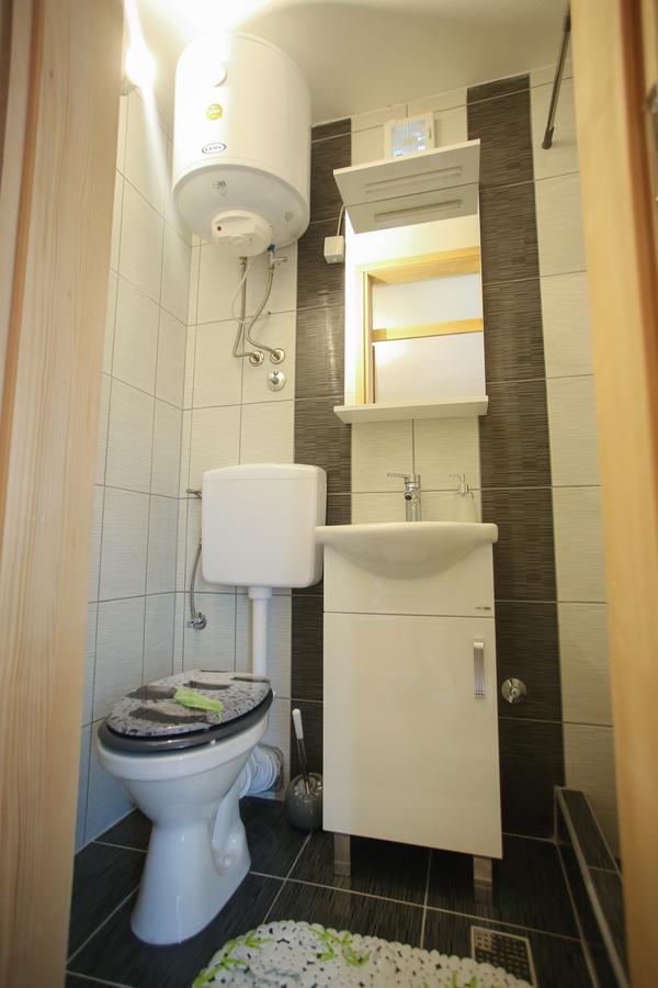 Guesthouse Adi โมสตาร์ ภายนอก รูปภาพ