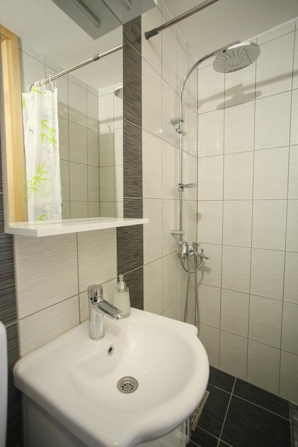 Guesthouse Adi โมสตาร์ ภายนอก รูปภาพ